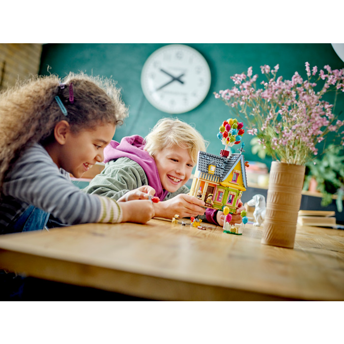 lego-up-house-set-43217-1372227