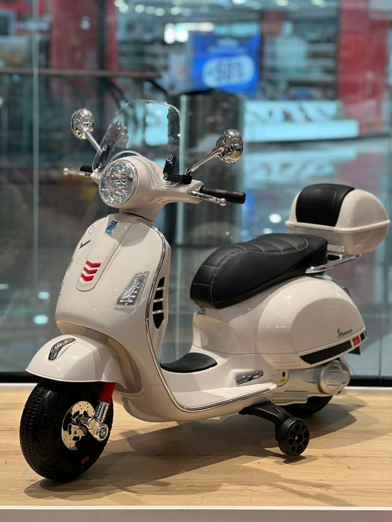 Vespa GTS Sport i Bardhë