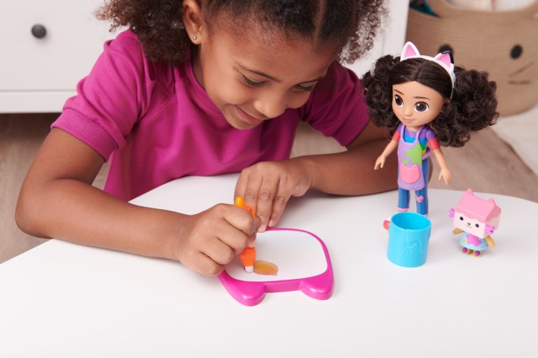Gabby’s Dollhouse Deluxe Craft Doll thumbnail 5
