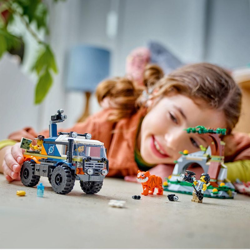 LEGO Off-Road Truck thumbnail 3