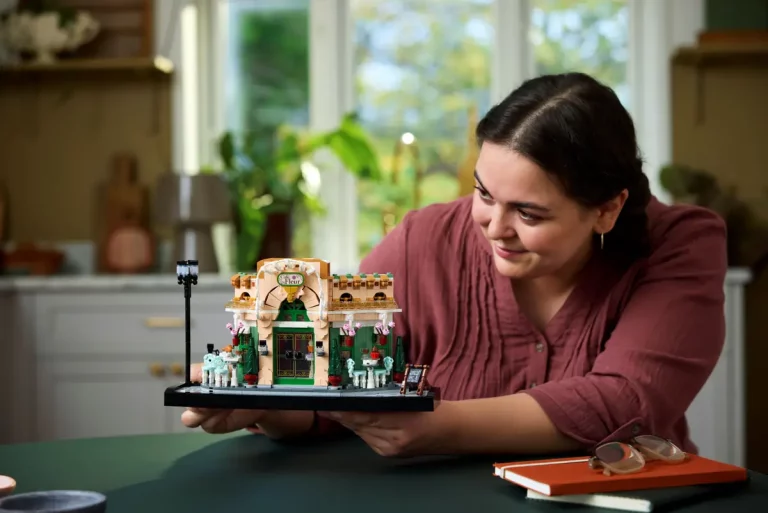 LEGO French Café thumbnail 3