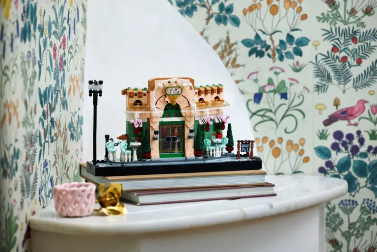LEGO French Café thumbnail 4