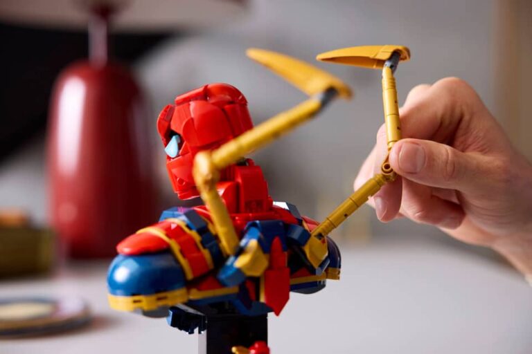 LEGO Iron Spider-Man Bust thumbnail 3