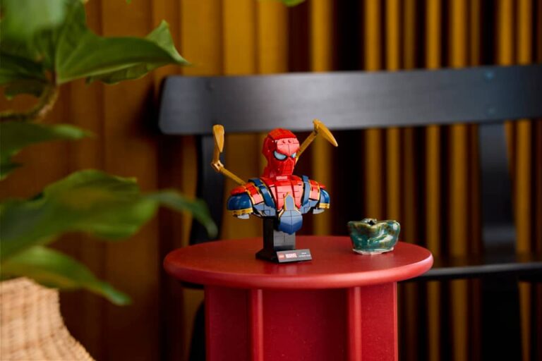 LEGO Iron Spider-Man Bust thumbnail 6